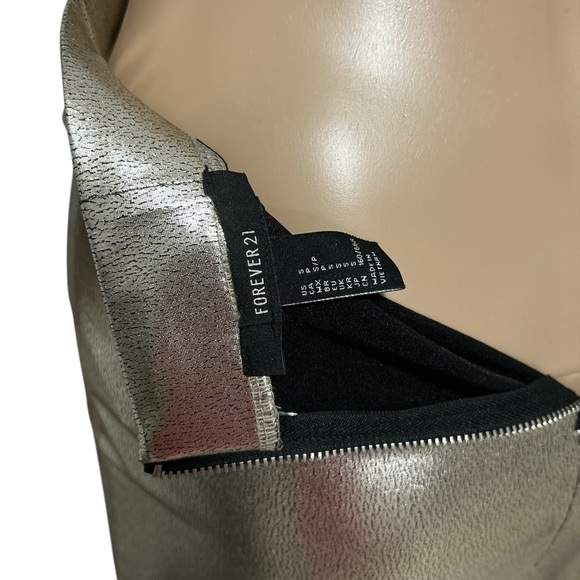 Gold Metallic Pencil Skirt - Picture 4 of 4